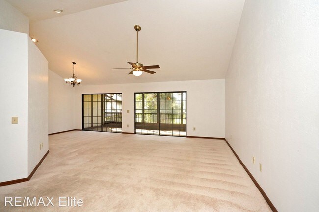 Foto del edificio - 666 Greenwood Manor Cir