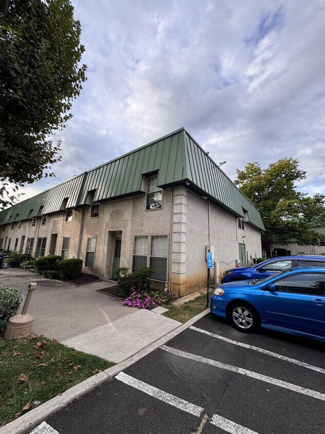 441 Tomlinson Rd Unit F2, Philadelphia, PA 19116 Condo for Rent in