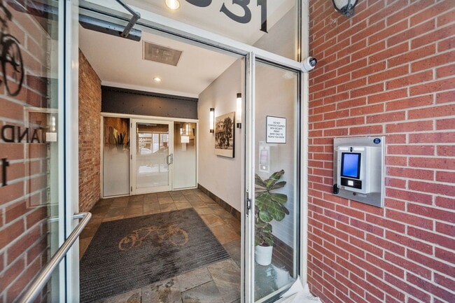 Building Photo - 1631 S Michigan Ave