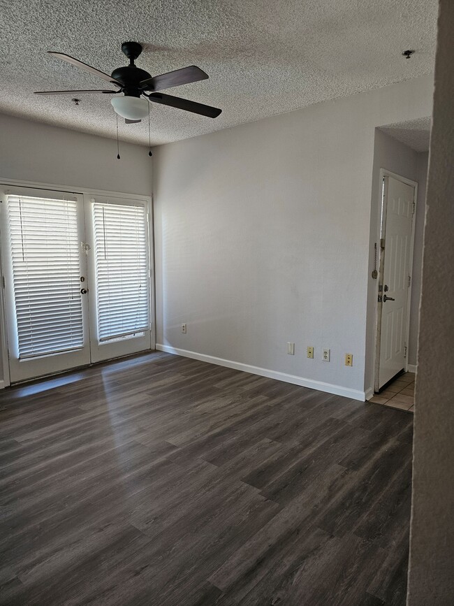 LR - 9747 Whitehurst Dr