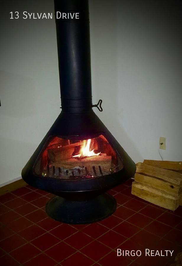 Foto del edificio - A Spacious 2 Bed/1 Bath APARTMENT in WHITE...