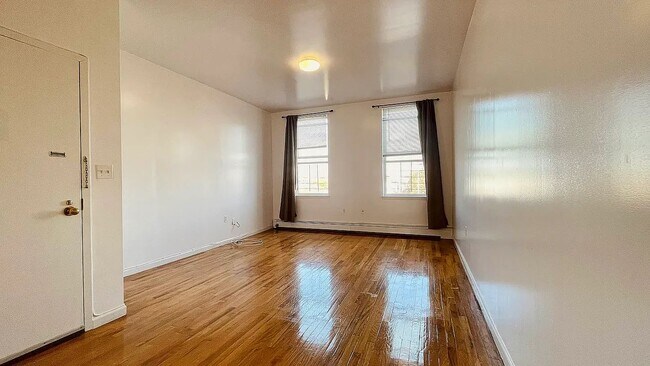 Foto del edificio - 1374 Bushwick Ave