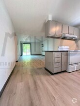 Building Photo - 30 E Graves Rd