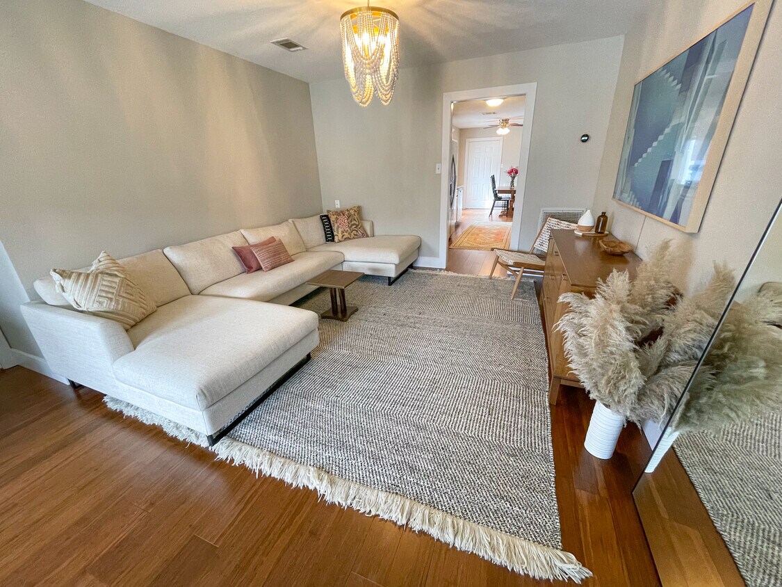 Foto del edificio - 994 Green Meadow St