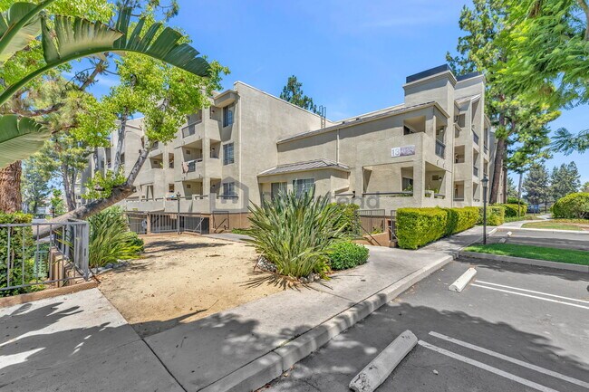 Building Photo - 21450 Burbank Blvd