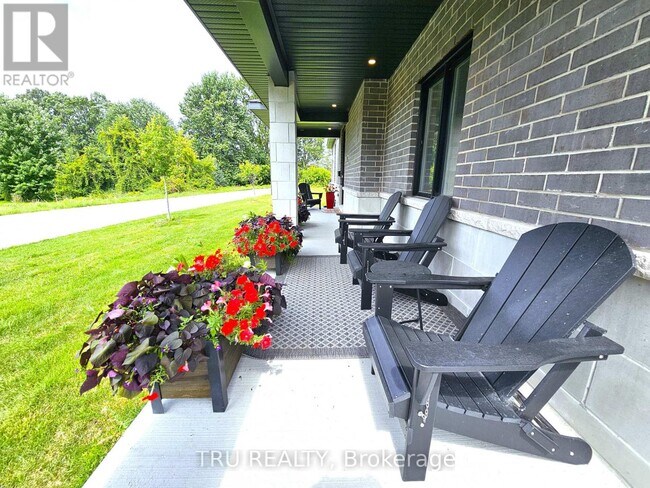 Building Photo - 332 Makobe Ln