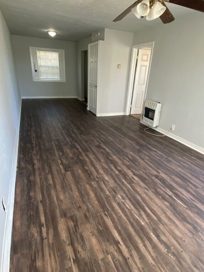Building Photo - One bedroom duplex by TWU
