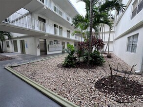 Building Photo - 4205 N University Dr