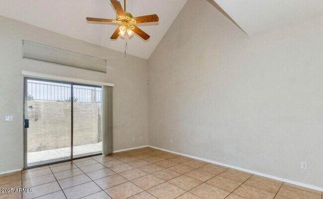 Building Photo - 2027 E University Dr