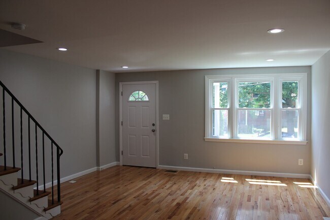 Photo - Charming 3 Bedroom/2 Bathroom in the heart... House