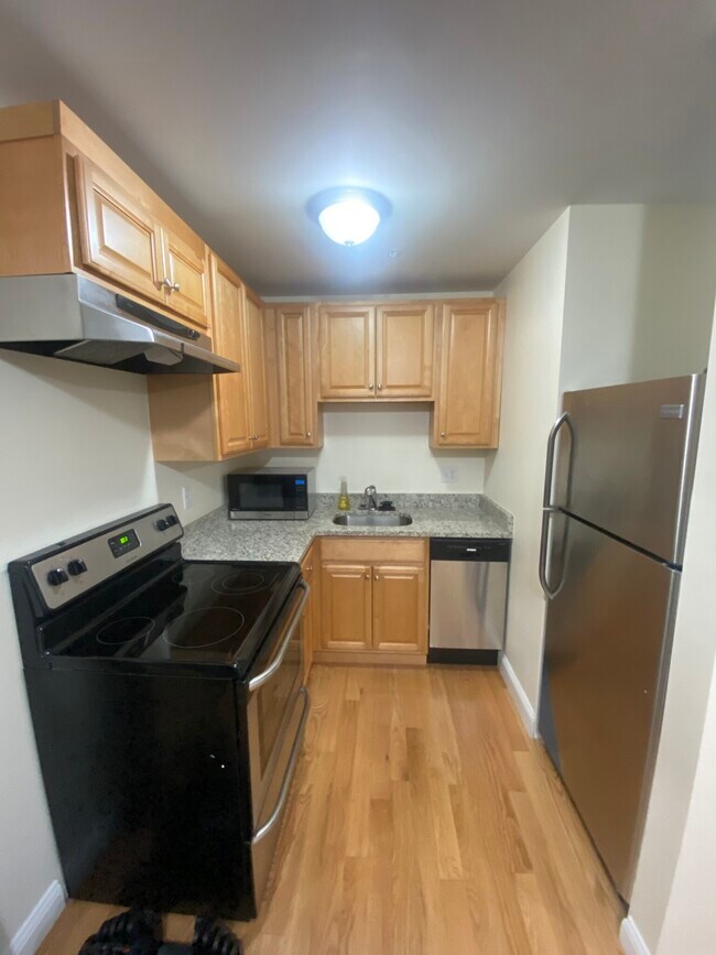 10 Arizona Ter Unit 4, Arlington, MA 02474 Condo for Rent in