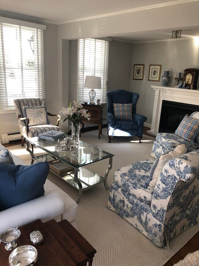 Foto del edificio - 75 Roton Ave