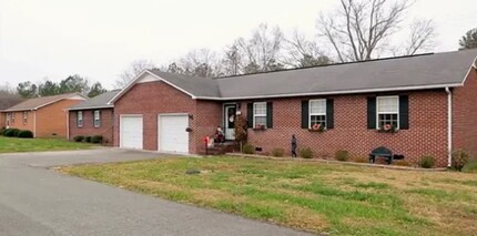 Building Photo - 156 Hayfield Cir