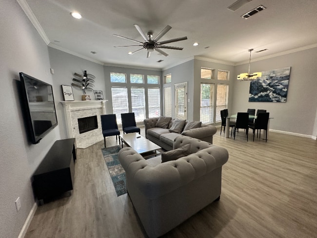 Foto del edificio - 2506 Spring Hill Ln