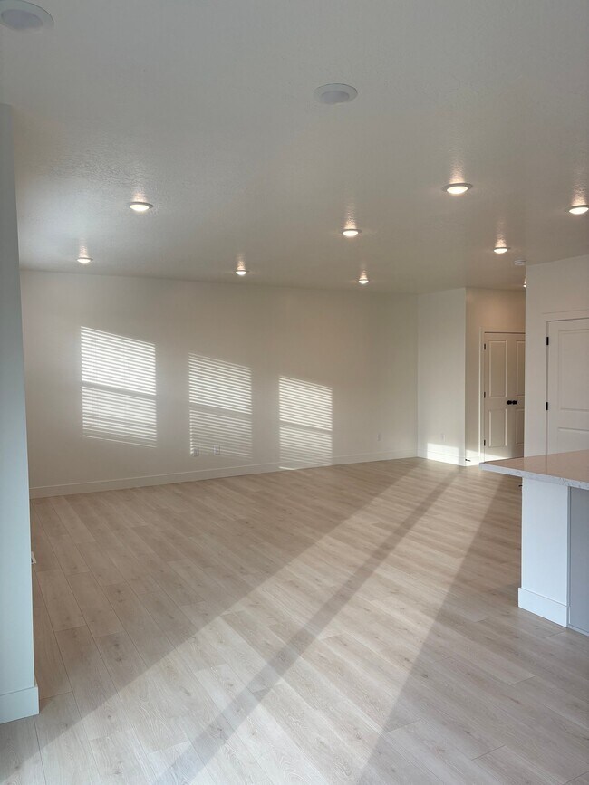 Foto del edificio - 2770 W Aurora Ave