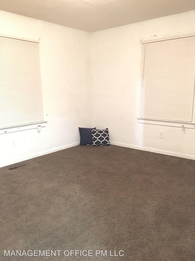 Building Photo - 2 br, 1 bath House - 420 S Oak Street