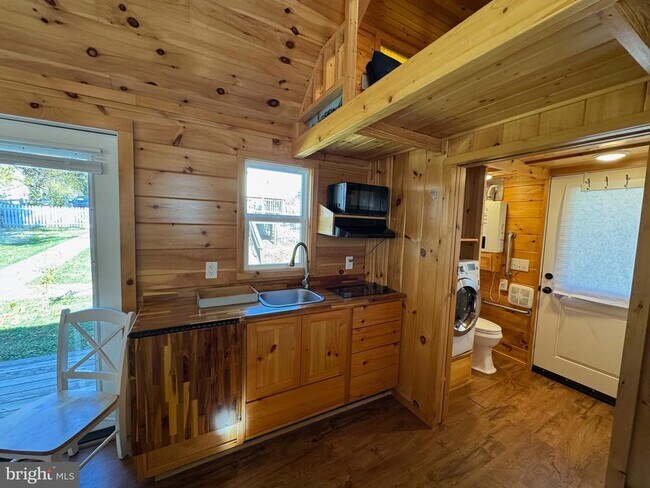 Foto del edificio - 12 W Loudoun St