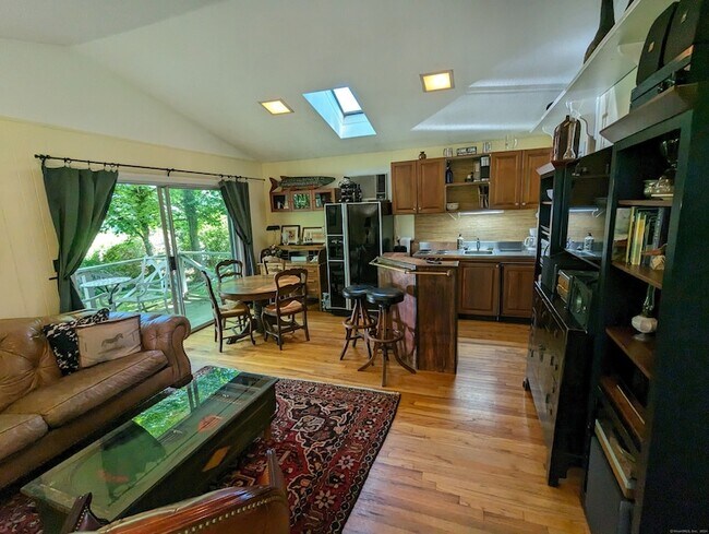 Foto del edificio - 3 Wild Rose Ln