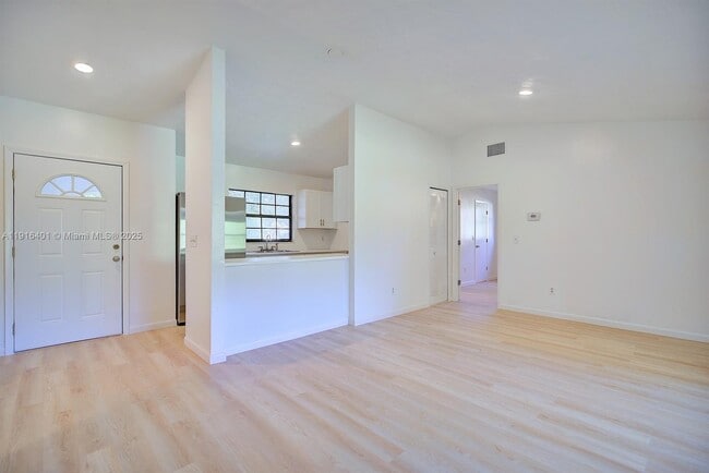 Building Photo - 220 Rhapsody Ave