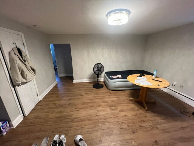 Building Photo - Just Renovated, Great Value Brighton 2 Bed - Heat/HW Included