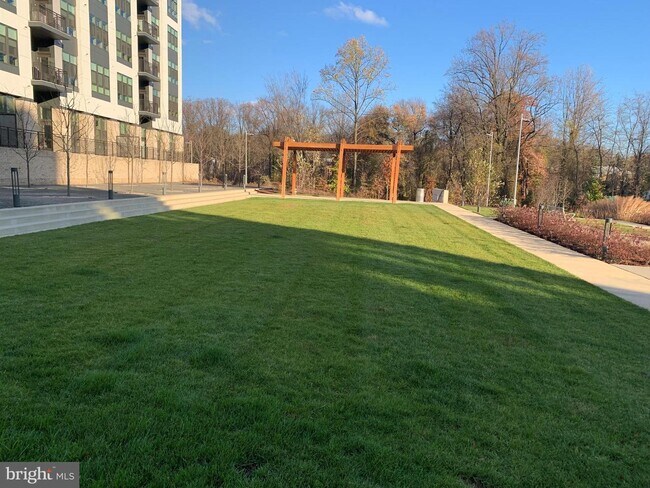 Foto del edificio - 1761 Old Meadow Rd