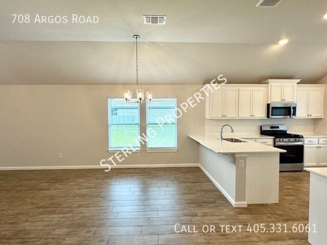 Building Photo - 708 Argos Rd