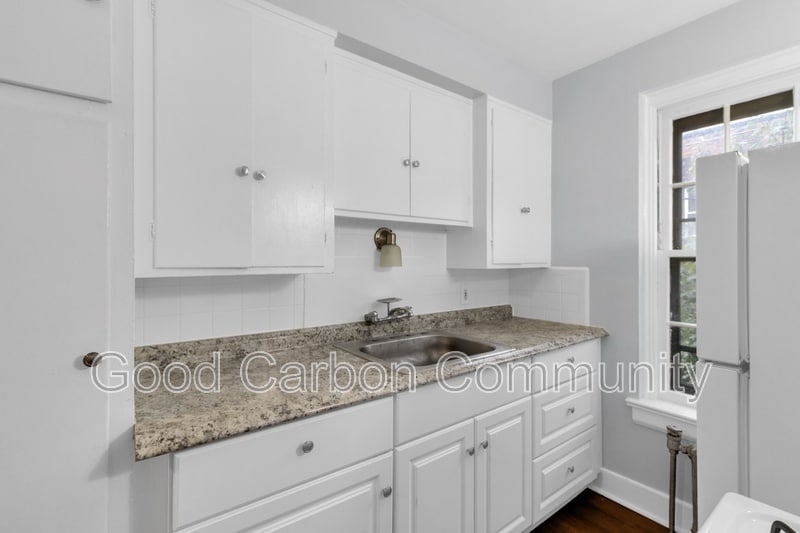 Primary Photo - 20 E Morris Ave