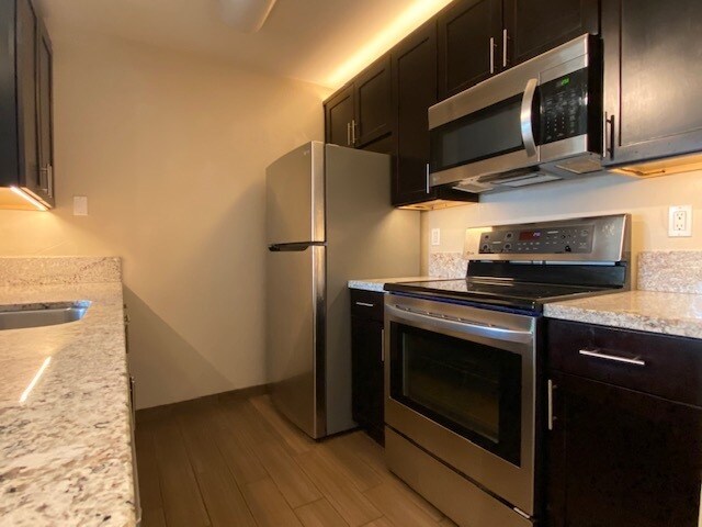 Foto del edificio - 6400 Christie Ave