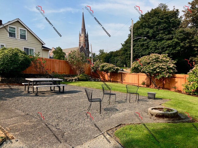 Building Photo - Oasis Apartments