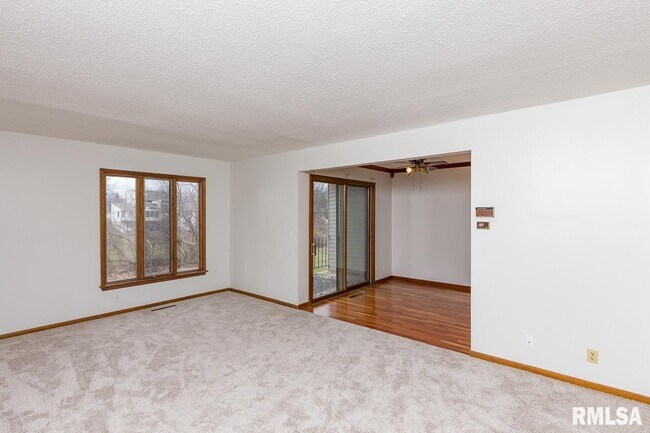Foto del edificio - 3084 Parkwild Dr