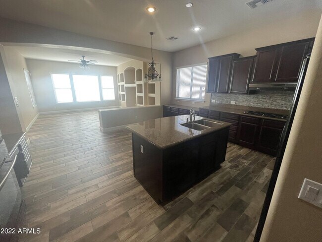 Building Photo - 4263 E Maplewood Ct