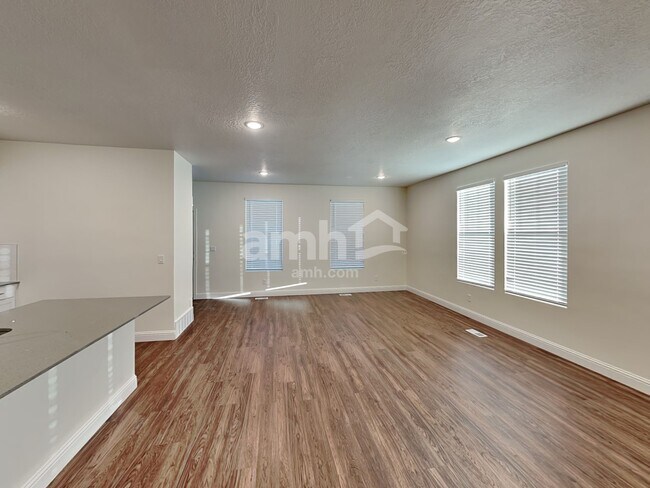 Building Photo - 6094 S Jordan Pkwy W