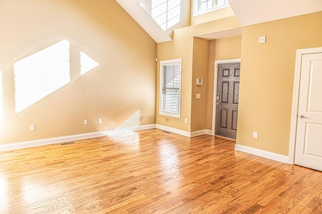 Building Photo - 113 Cypress Cir