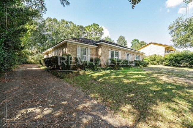 Foto del edificio - Beautifully Preserved 4 Bd / 3 Ba Vintage ...