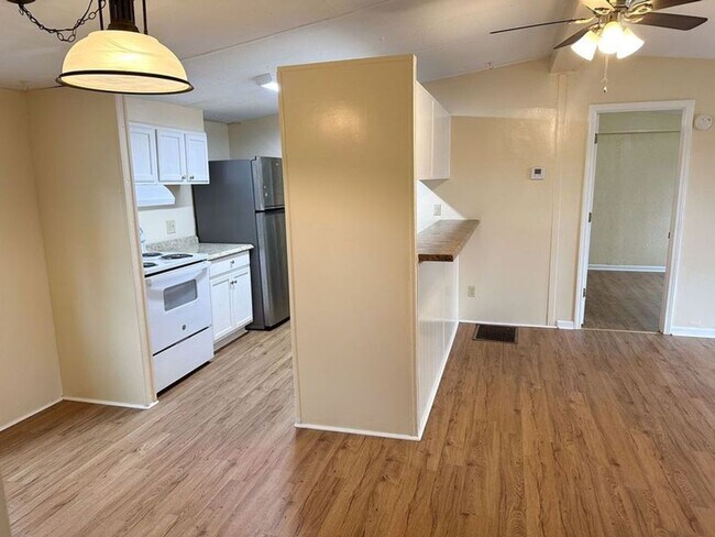 Building Photo - 3 bed 2 bath in Downtown Lula