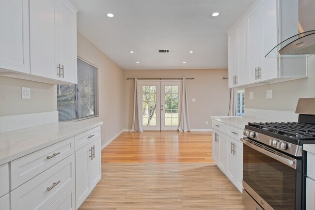 Building Photo - 5028 Rubio Ave
