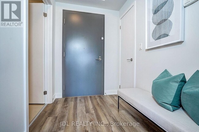 Photo du bâtiment - 2100 Bridletowne Cir