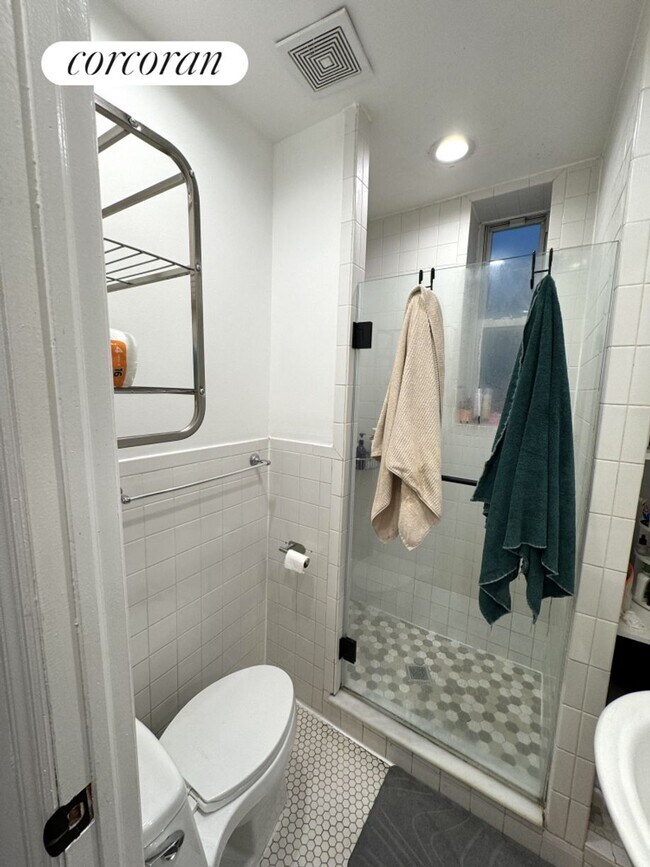Building Photo - 324 W 47th St
