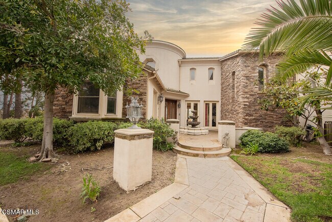Building Photo - 812 Camino Tierra Santa