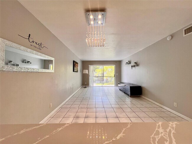 Foto del edificio - 1801 NW 75th Ave