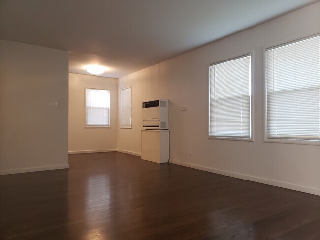 Living Area - 1815 Broadway
