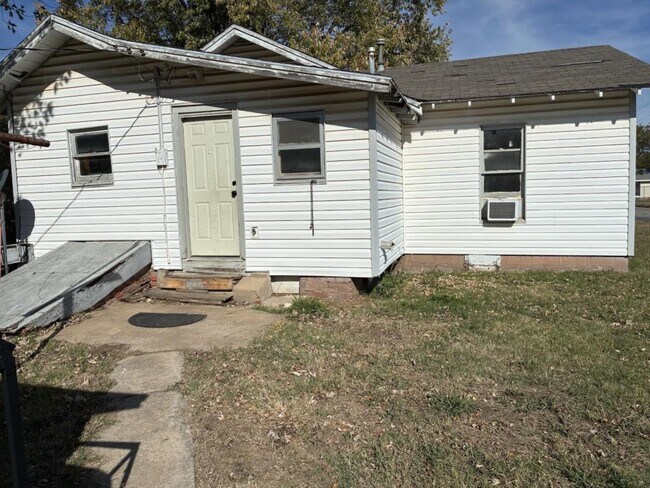 Foto del edificio - 1049 E Oak St