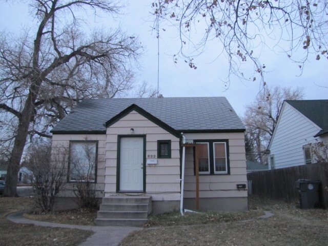 Building Photo - 822 W Pershing Blvd