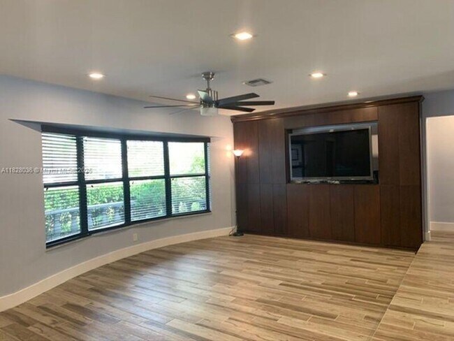 Foto del edificio - 4718 Roosevelt St