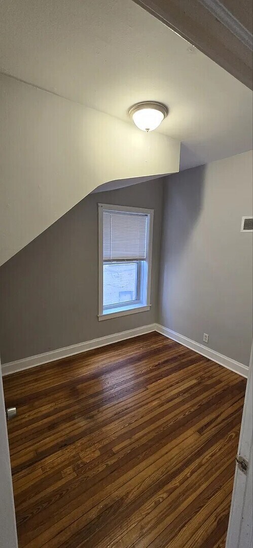 Foto del edificio - 2745 W Belmont Ave