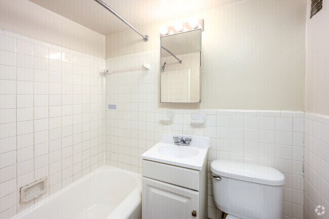 Foto del edificio - 3435 Holmead Pl NW