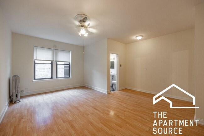Foto del edificio - 4851 N Damen Ave