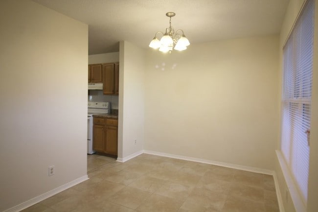 Building Photo - 20 Falcon Ridge Ln