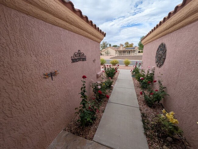 Foto del edificio - 9729 Buckhorn Dr