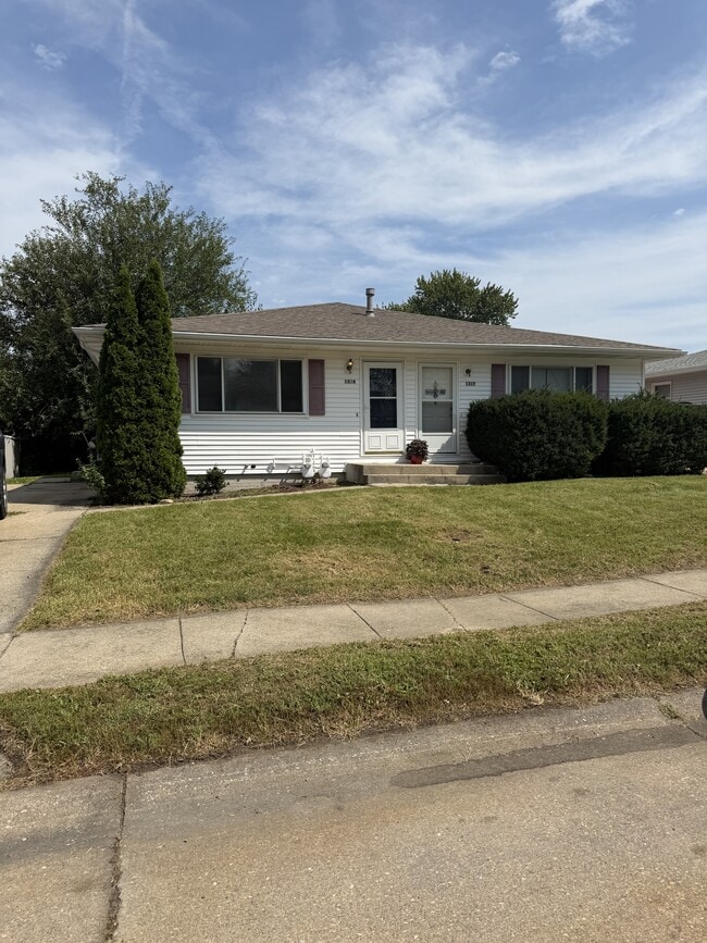 Building Photo - 1319 N Blanchard St